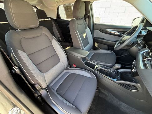 Used 2025 Chevrolet TrailBlazer LT image 36