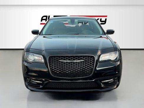 Used 2023 Chrysler 300 Touring L w/ Comfort Group image 2