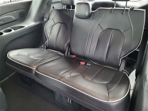 Certified 2019 Chrysler Pacifica Limited w/ Advanced Safetytec Group image 17