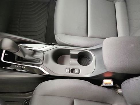 Used 2025 Toyota Corolla LE image 12