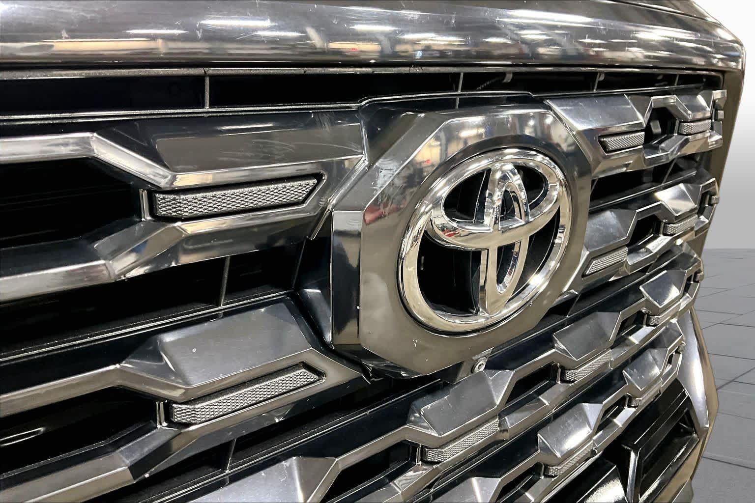 Used 2024 Toyota Tundra Platinum AWD/4WD image 28