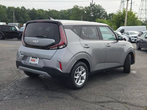 Used 2025 Kia Soul LX w/ LX Technology Package FWD image 15