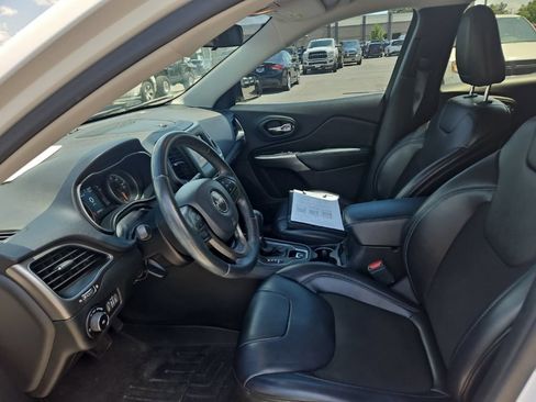 Used 2019 Jeep Cherokee Latitude Plus AWD/4WD image 15