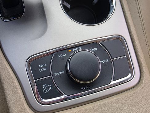 Used 2014 Jeep Grand Cherokee Limited image 11