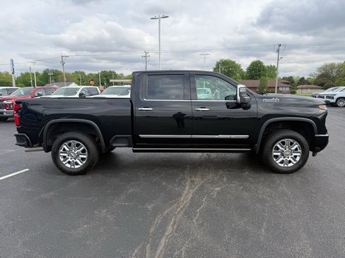Used 2024 Chevrolet Silverado 2500 High Country w/ High Country Premium Package AWD/4WD image 6