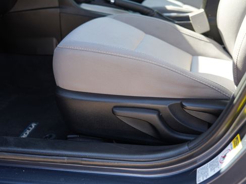 Used 2015 Toyota Corolla LE image 15