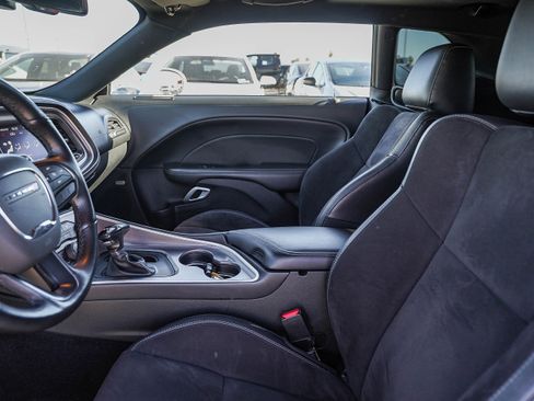 Used 2022 Dodge Challenger R/T w/ Plus Package image 18