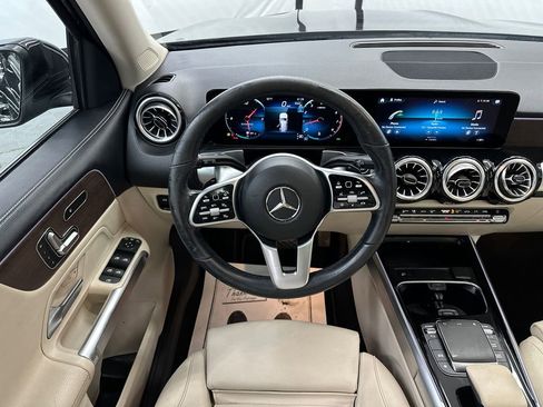 Used 2023 Mercedes-Benz GLB 250 4MATIC w/ Premium Package image 25