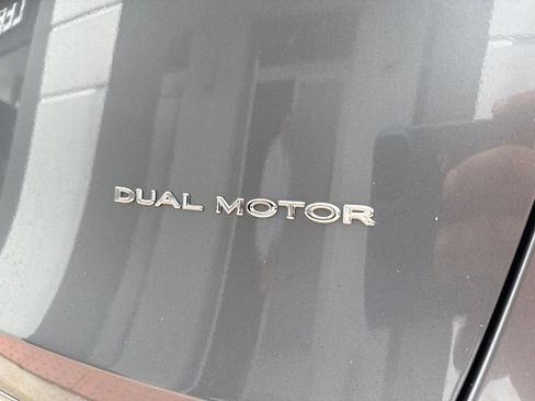 Used 2024 Tesla Model Y Long Range AWD/4WD image 10