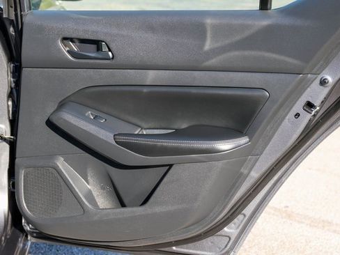 Used 2024 Nissan Altima 2.5 SV image 15