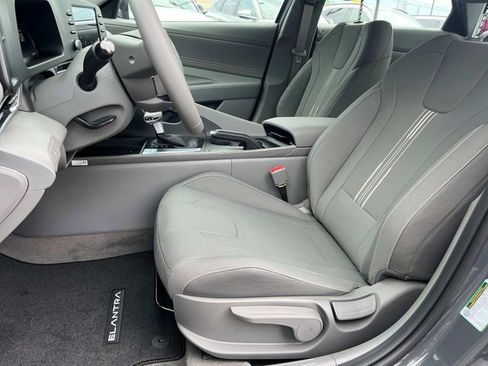 Used 2025 Hyundai Elantra Sport image 20
