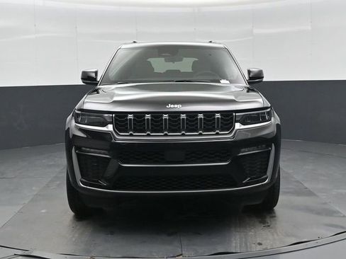 New 2026 Jeep Grand Cherokee Limited RWD image 9