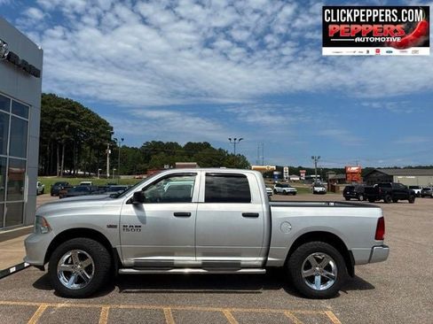 Used 2017 RAM 1500 Express AWD/4WD image 3