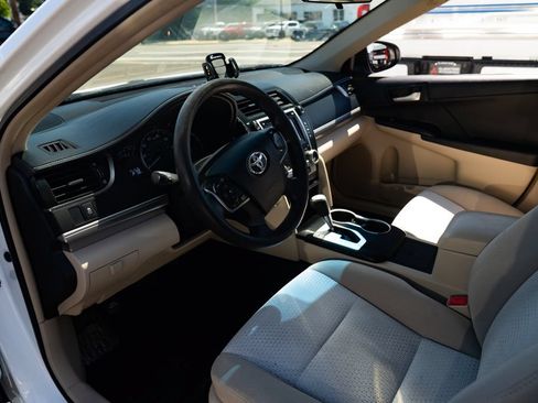 Used 2012 Toyota Camry LE FWD image 16