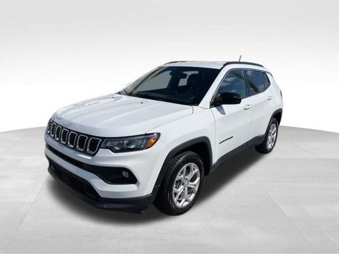 Used 2024 Jeep Compass Latitude AWD/4WD image 26