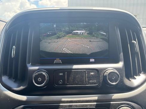 Used 2022 Chevrolet Colorado LT RWD image 18