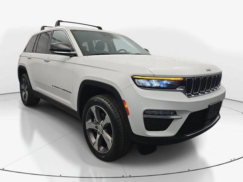 Used 2023 Jeep Grand Cherokee Limited AWD/4WD image 3