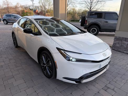 Used 2023 Toyota Prius XLE FWD image 39