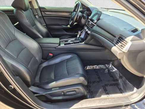 Used 2018 Honda Accord Touring image 21