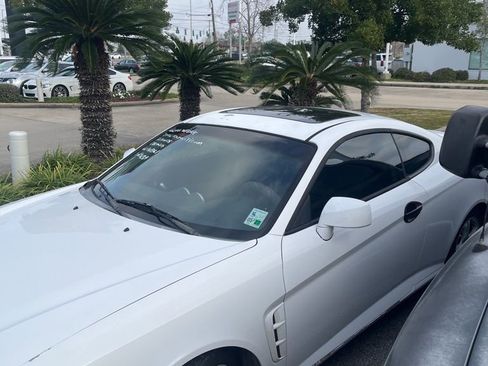 Used 2006 Hyundai Tiburon GT image 3