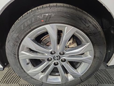Used 2023 Toyota Sienna Platinum FWD image 11