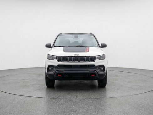 Used 2025 Jeep Compass Trailhawk AWD/4WD image 2