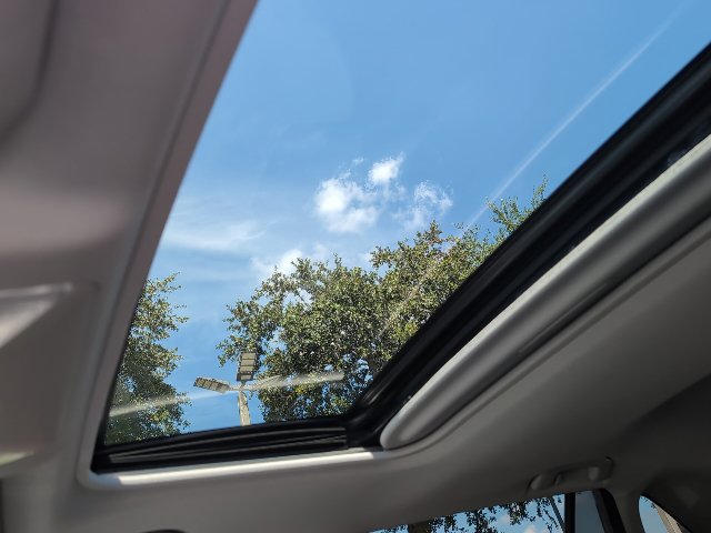 Used 2022 Toyota RAV4 XLE w/ Convenience Package FWD image 21