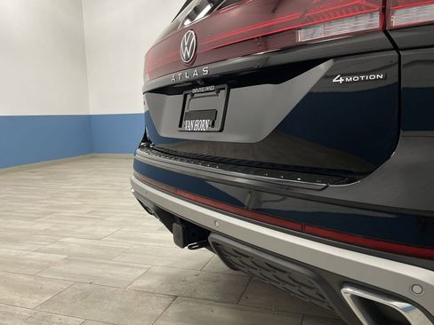Used 2024 Volkswagen Atlas Peak Edition SE image 35