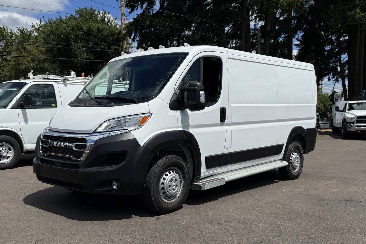 Used 2025 RAM ProMaster 2500 w/ U-Haul Equipment Group FWD image 4