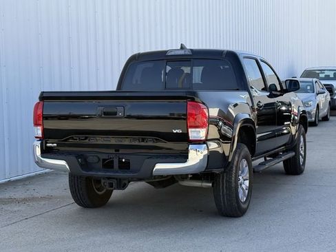 Used 2017 Toyota Tacoma SR5 image 4