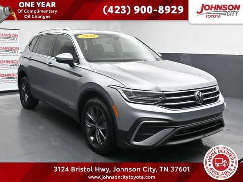 Used 2022 Volkswagen Tiguan SE image 1