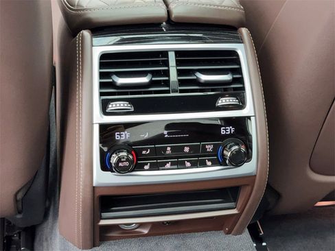Used 2022 BMW 750i xDrive w/ Luxury Rear Seating Package image 41