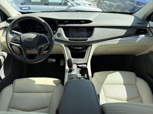 Used 2019 Cadillac XT5 Premium Luxury w/ Driver Assist Package FWD image 10