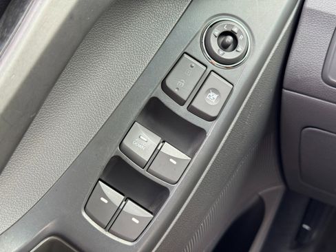 Used 2011 Hyundai Elantra GLS image 16