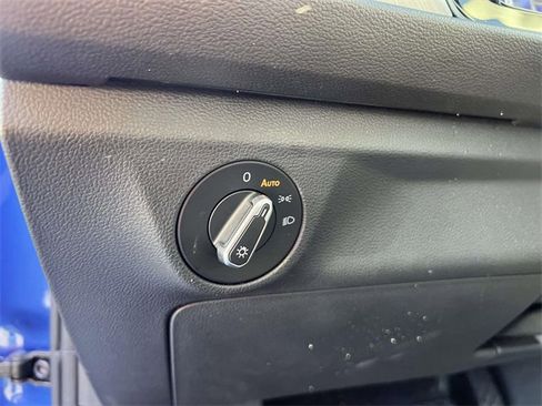 Used 2023 Volkswagen Jetta SE w/ Panoramic Sunroof Package image 20