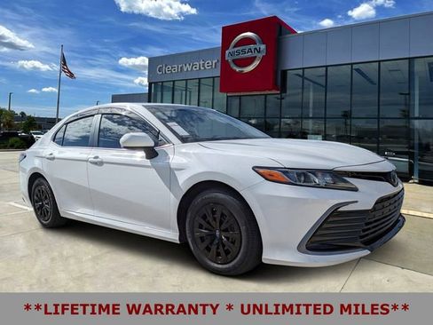 Used 2022 Toyota Camry LE image 1
