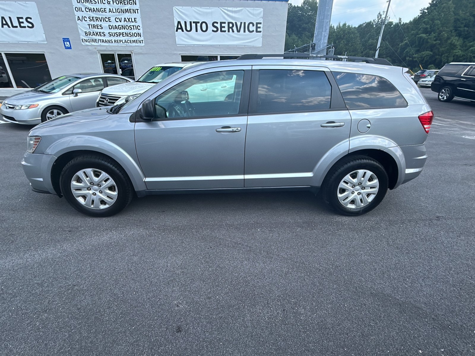 Used 2020 Dodge Journey SE FWD image 2