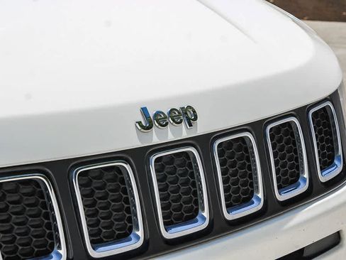 Used 2019 Jeep Compass Latitude FWD image 11