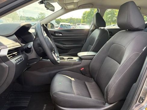 Used 2025 Nissan Altima 2.5 SV FWD image 18