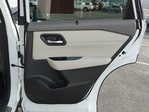 Used 2024 Nissan Rogue SL w/ SL Premium Package image 21