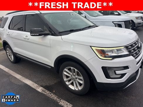 Used 2017 Ford Explorer XLT w/ Equipment Group 201A image 7