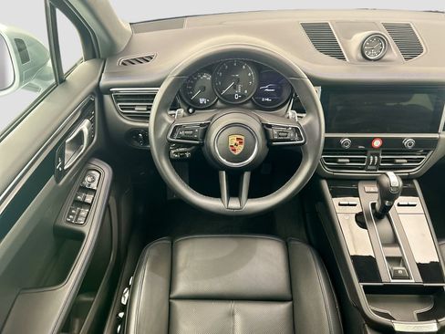 Certified 2025 Porsche Macan AWD/4WD image 12