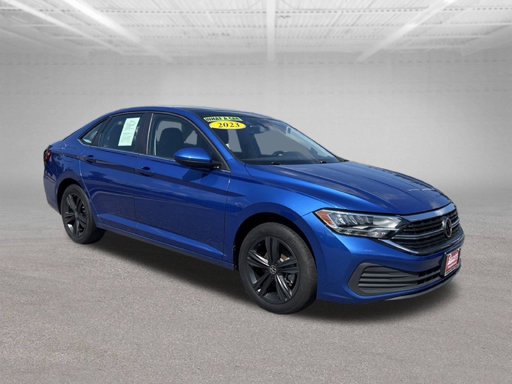 Used 2023 Volkswagen Jetta SE FWD image 2