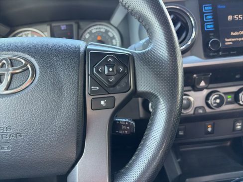 Used 2017 Toyota Tacoma TRD Off-Road w/ Tow Package image 18