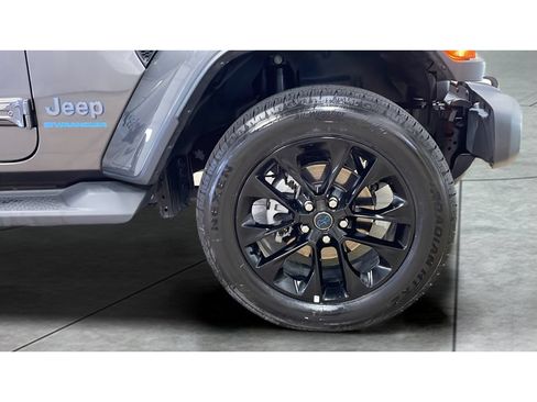 Used 2025 Jeep Wrangler Unlimited Sahara AWD/4WD image 20