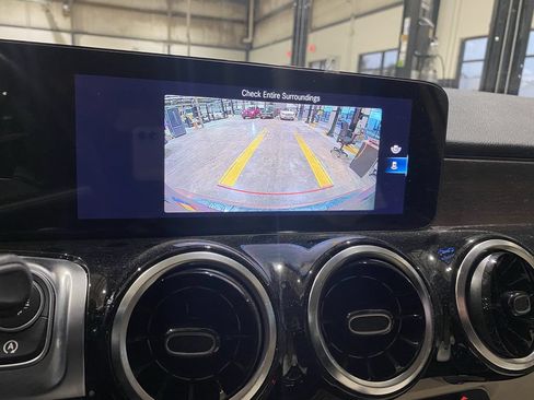 Used 2022 Mercedes-Benz GLB 250 image 6