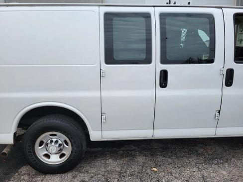 Used 2016 Chevrolet Express 2500 image 26