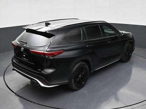 Used 2023 Toyota Highlander XSE FWD image 17