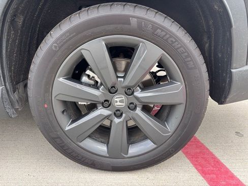 Used 2025 Honda Pilot Sport image 11