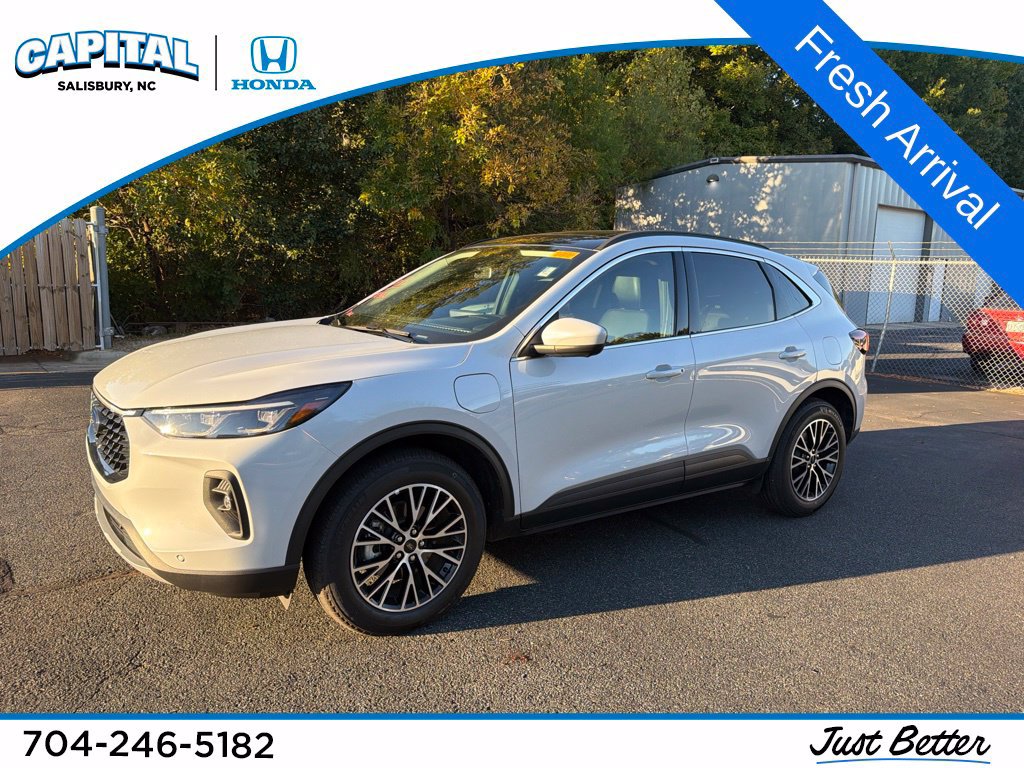Used 2025 Ford Escape SE w/ PHEV Premium Package FWD image 1